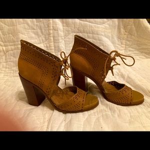 Lace Up leather Gianni Bini Heels